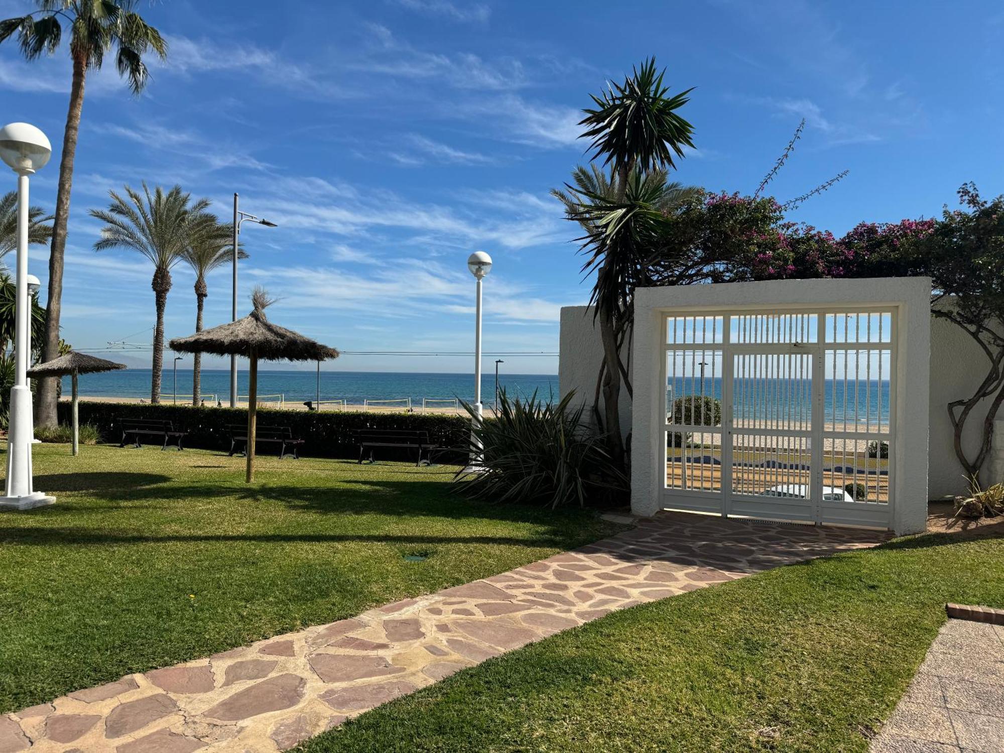 Apartamento Muchavista Primera Linea De Playa By El Conserje El Campello Luaran gambar