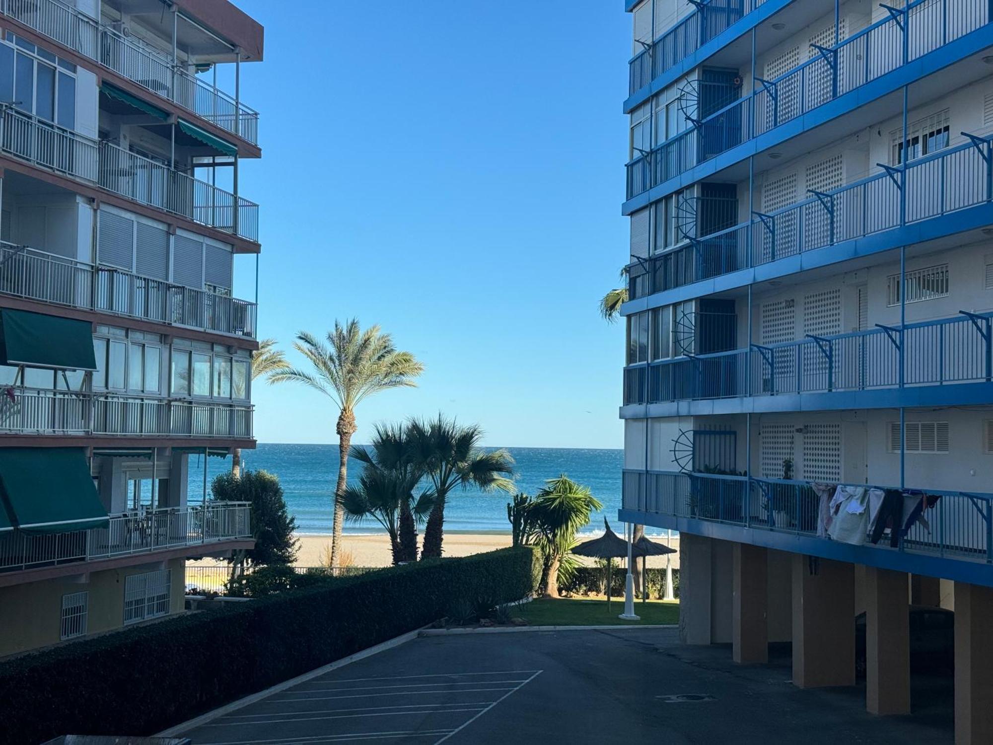Apartamento Muchavista Primera Linea De Playa By El Conserje El Campello Luaran gambar